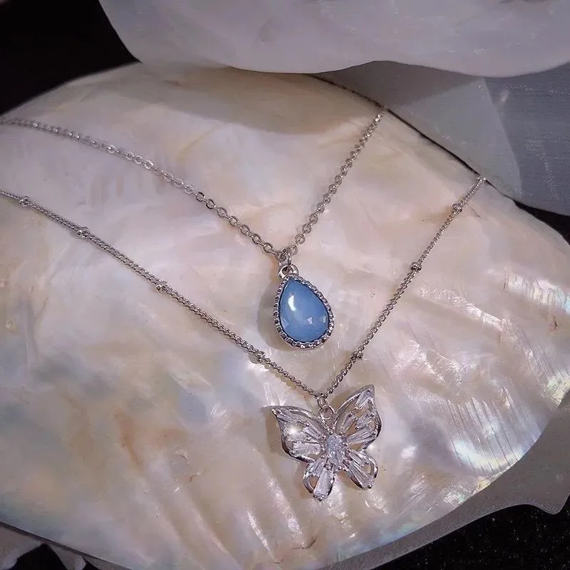 

Подвеска-бабочка с кристаллами и жемчугом