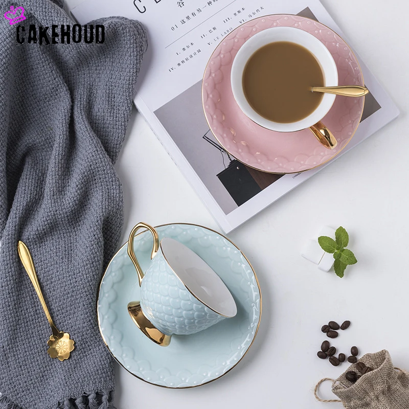 

Modern New Couple Coffee Cup Gold Handle Fashion Mug Creative Simple Fish Scale Ceramic Cup And Saucer Set Birthday Gift