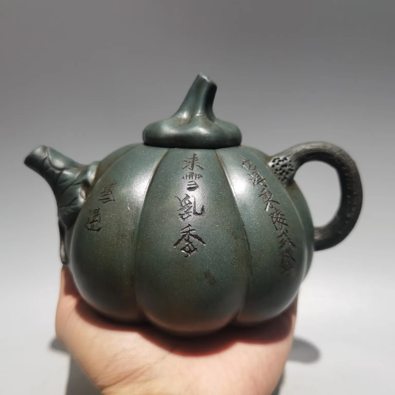 

7" Chinese Yixing Zisha Pottery peach shape Shoubinan Mountain teapot purple clay pot kettle green mud Ornaments Gather fortune