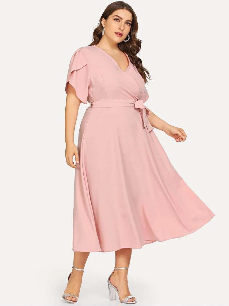 Рисунок 3 - Женское платье с коротким рукавом и V-образным вырезом