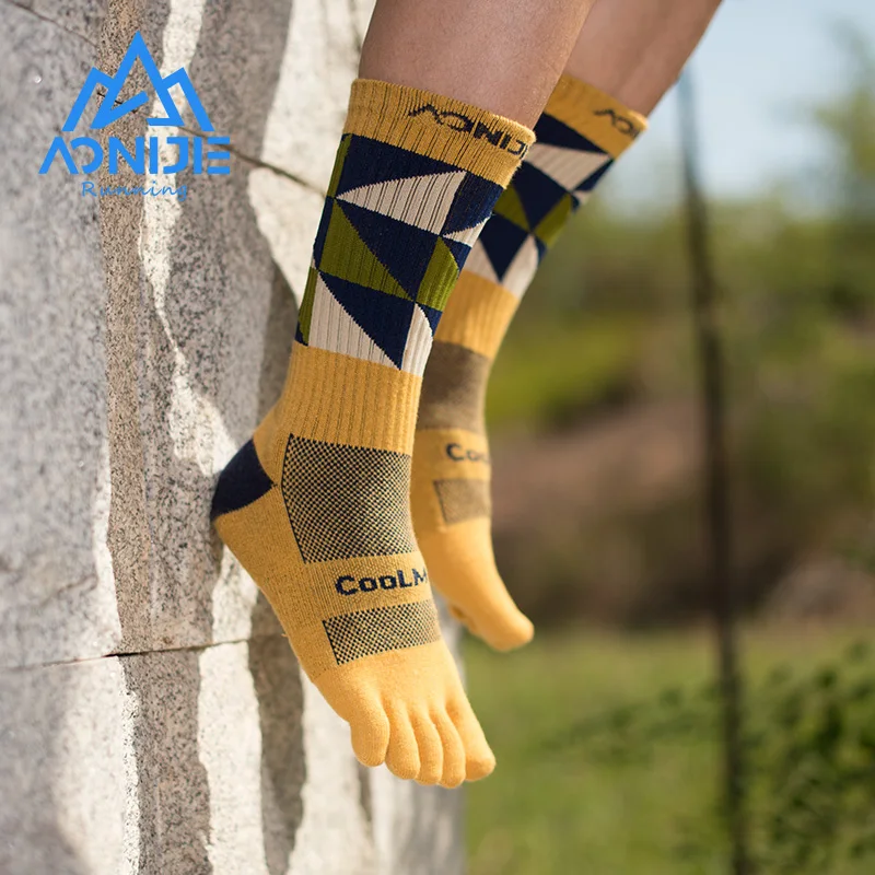 AONIJIE One Pair E4832 Unisex Colorful Sports Long Five-Toe Socks Stocking Thickened Terry Lining Toe Socks For Running Marathon