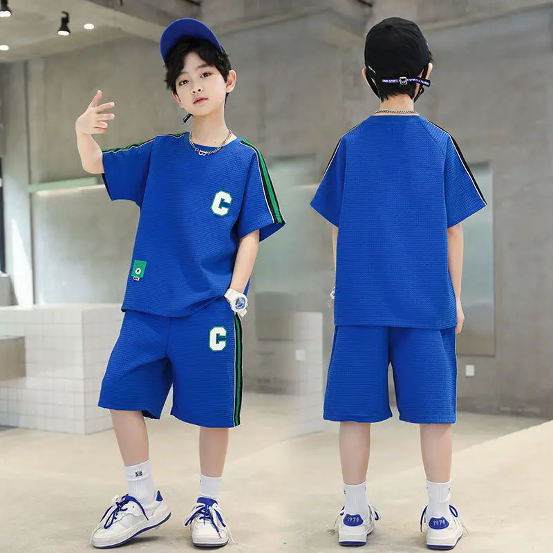 

Футболка и штаны для мальчиков, на возраст 5-14 лет