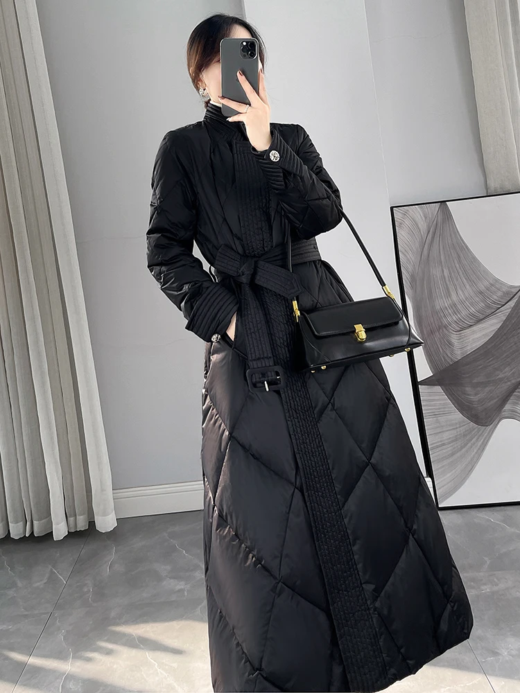 Black Design Sense Stand Collar Rhombus Down jacket Women 2024 Winter New Thickened Warm Long over-the-Knee Outerwear