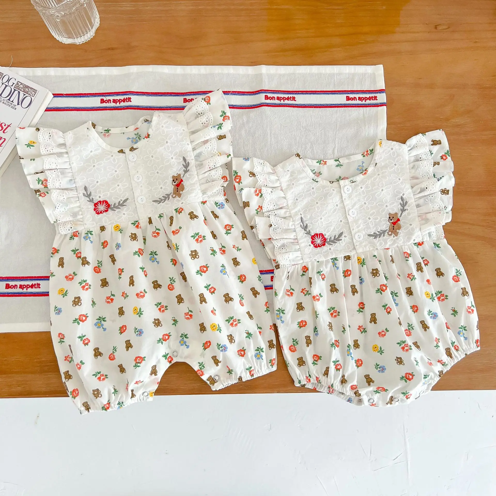 

Summer baby clothes Western style girl baby bear flower flying sleeve romper jumpsuit