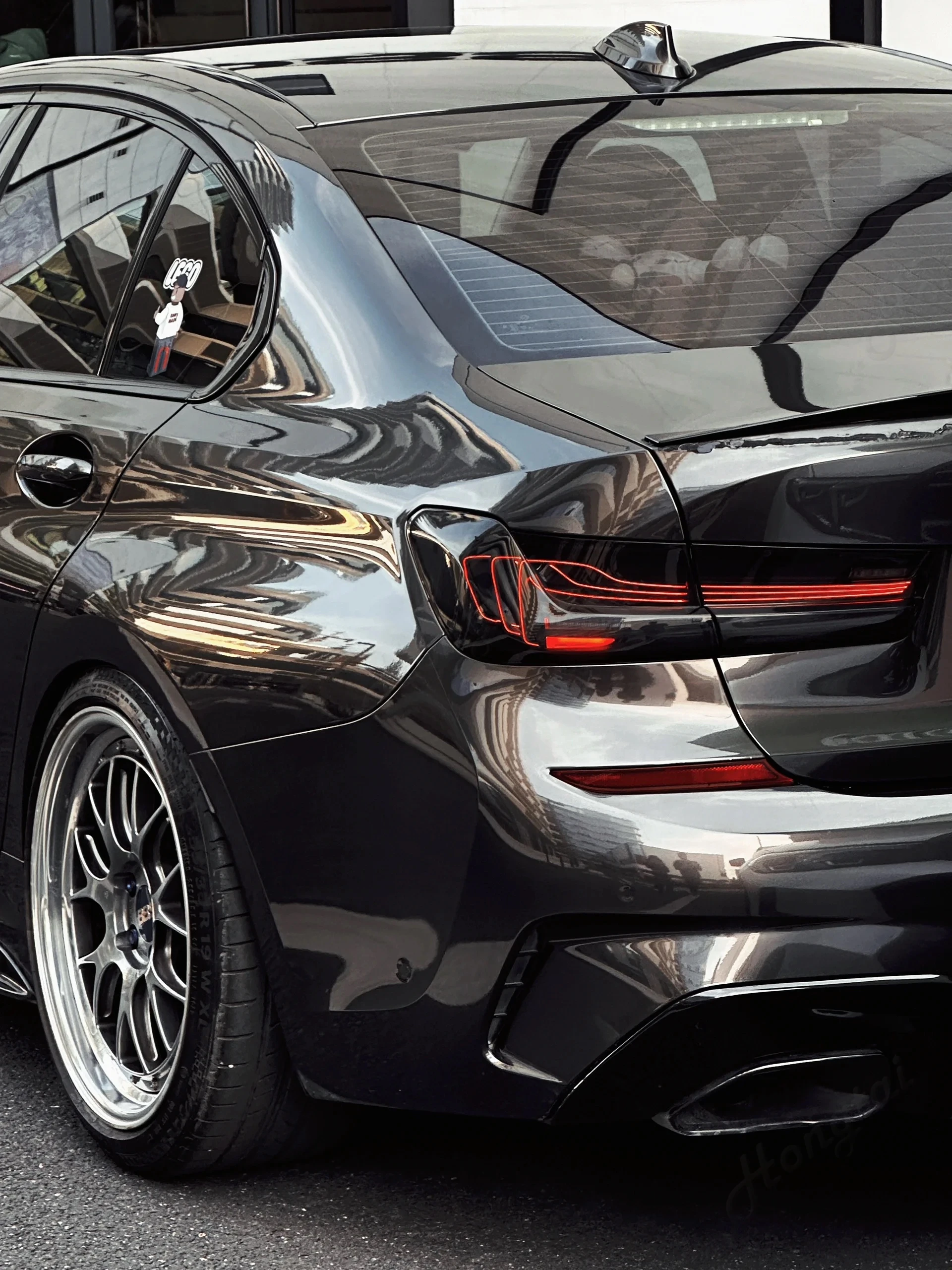 Фото Светодиодный задний фонарь для BMW 3 серии 2019-2024 G20 G28 G80 M3 GTS 330i 340i с функциями заднего хода, стоп-сигнала и указателей поворота №1