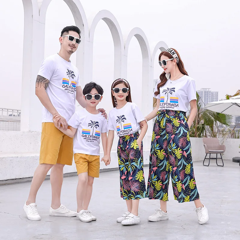 

Summer Beach Family Matching Outfits Mum Daughter Dad Son T-shirt &Pants Family Look Couple Lovers Matching Outfits Seaside