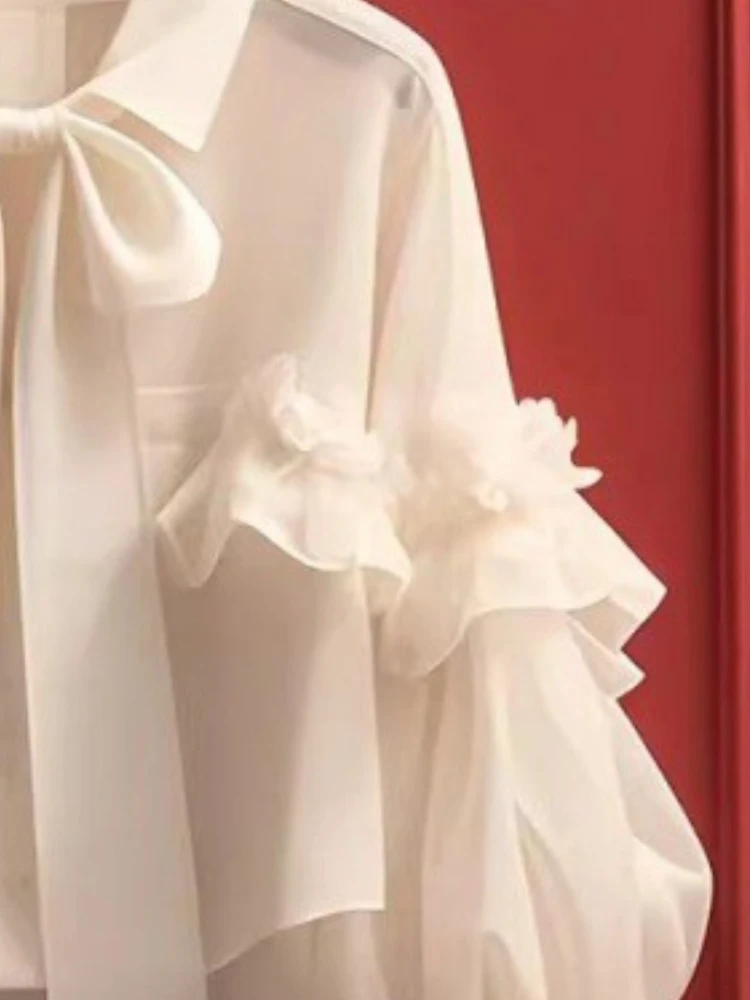 Женская блузка с бантом рукавами-фонариками и оборками