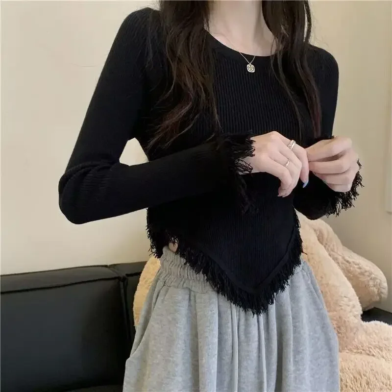 Женская футболка с длинным рукавом круглым вырезом и бахромой