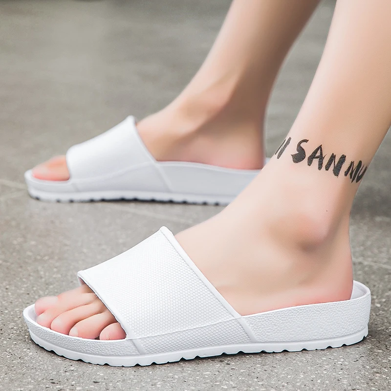 2022 New  Men Shoes Outdoor  Summer Slippers Beach Sandals Male Casual Flat Non-slip Breathable Light Home Slides Chanclas Cute