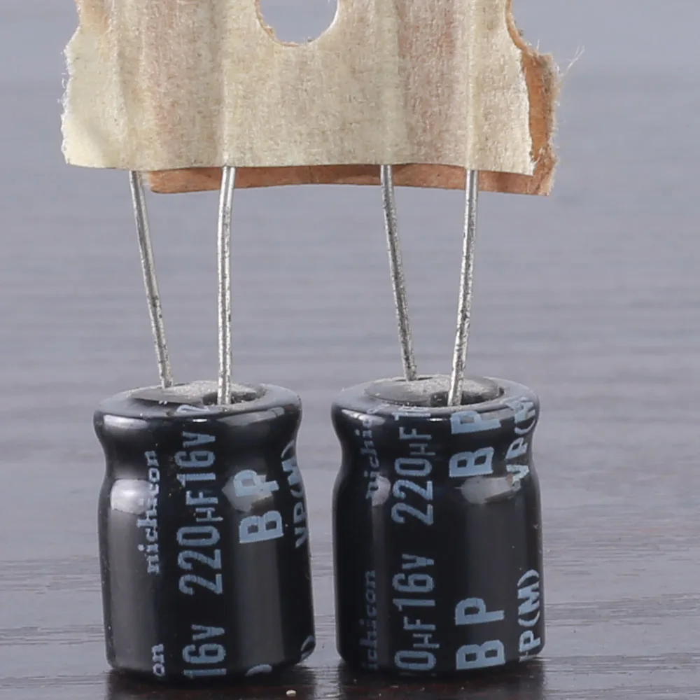 50 шт. электролитический конденсатор Nichicon VP-BP 220 мкФ 16V 220mfd 10x мм 85 ℃