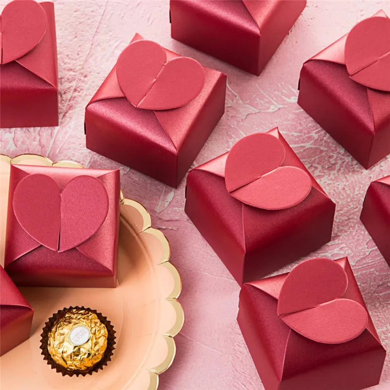 

50pcs/Lot Red Pearl Paper Box for Wedding Bridesmaid Guests Baptism Decoration Chocolate Newborn Gift Love Heart Box