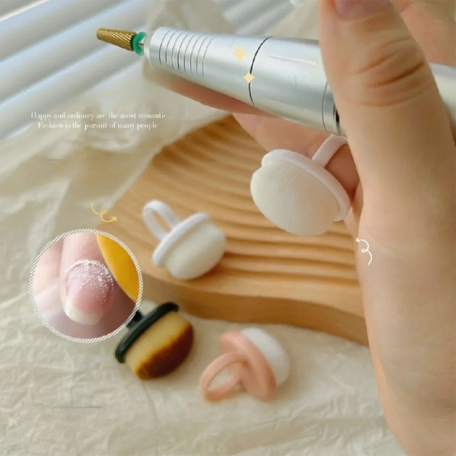 Маникюрная щетка-кольцо для чистки ногтей