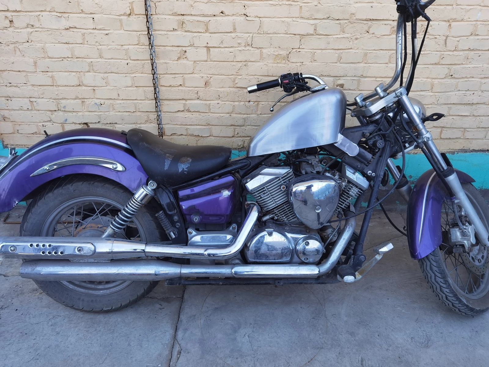 Серебристый топливный бак для мотоцикла 8L с масляной крышкой YAMAHA DRAGSTAR 250.