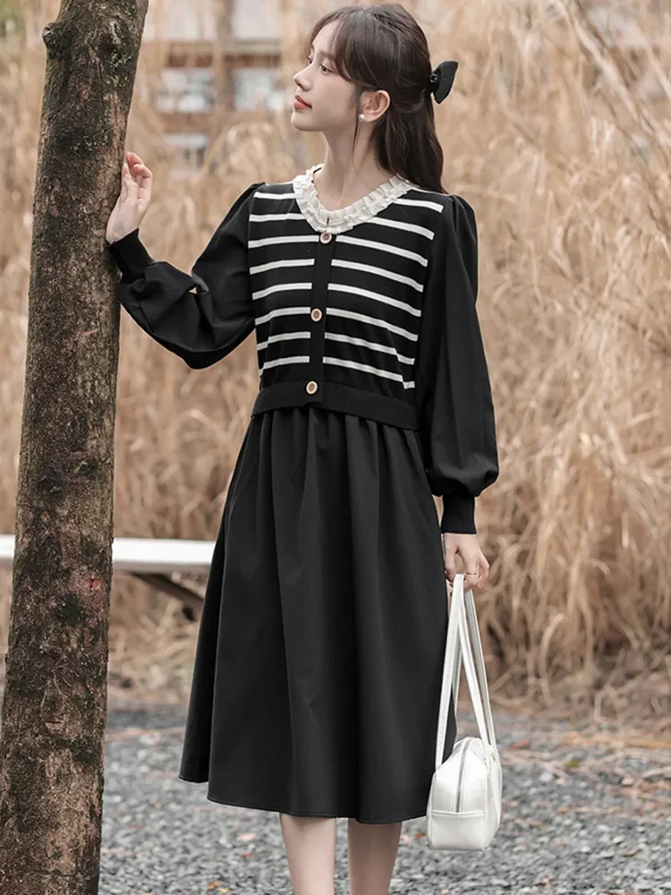 Женское трикотажное платье в полоску черное элегантное длинное составного кроя