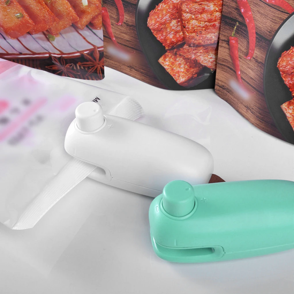 

Handheld Vacuum Food Sealing Device USB Charging Sealing Machine Hand Pressure Portable Mini Heating Plastic Packaging Machine