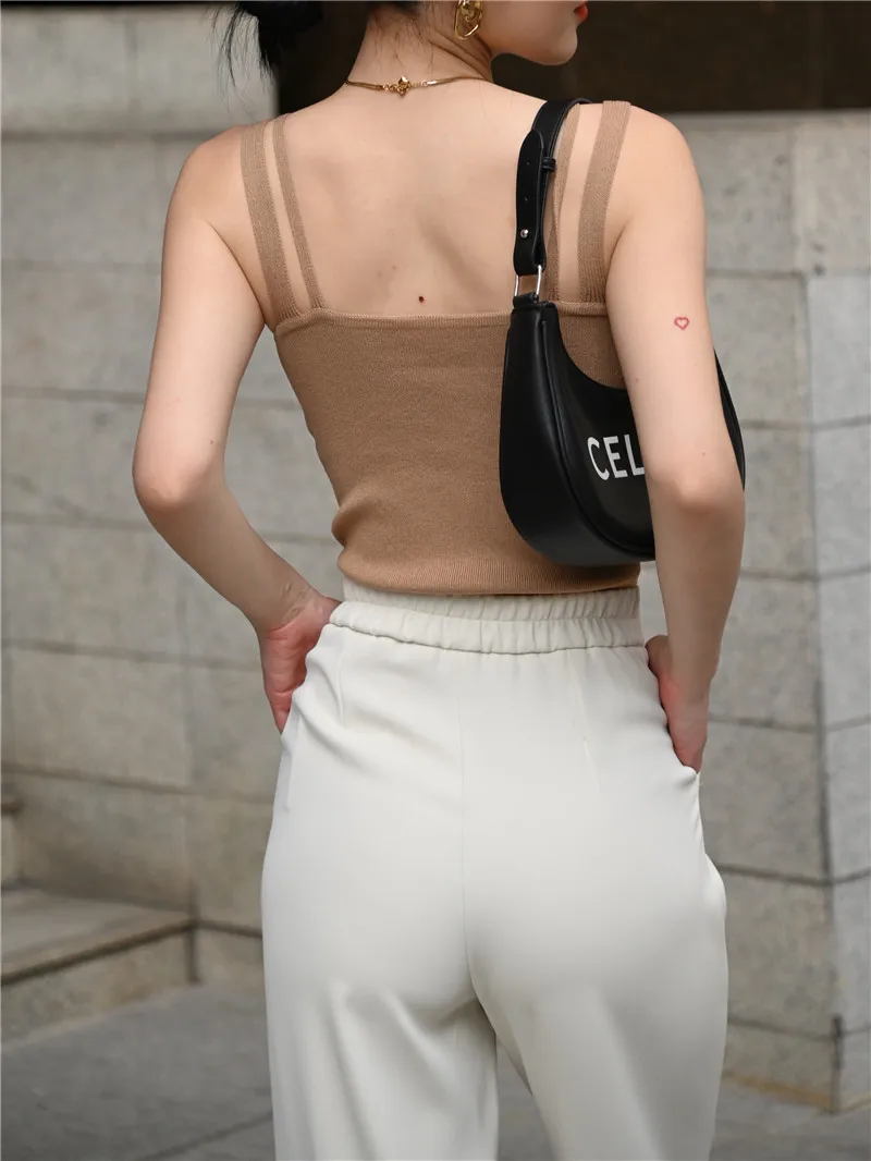 Женский трикотажный топ с двойными лямками и отделкой груди |