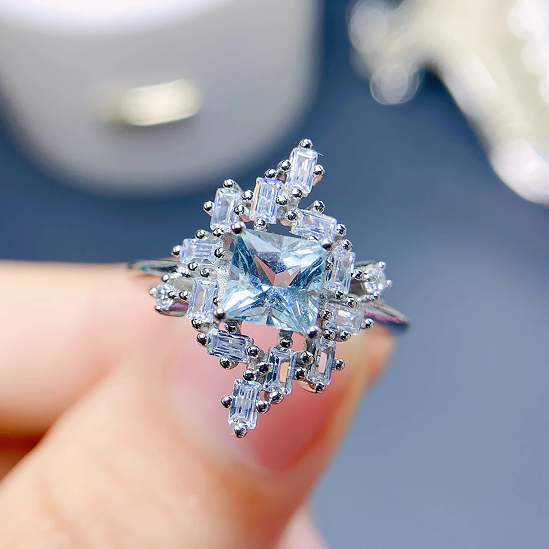 

Женское кольцо из серебра 925 пробы с аквамарином, 5 Х5