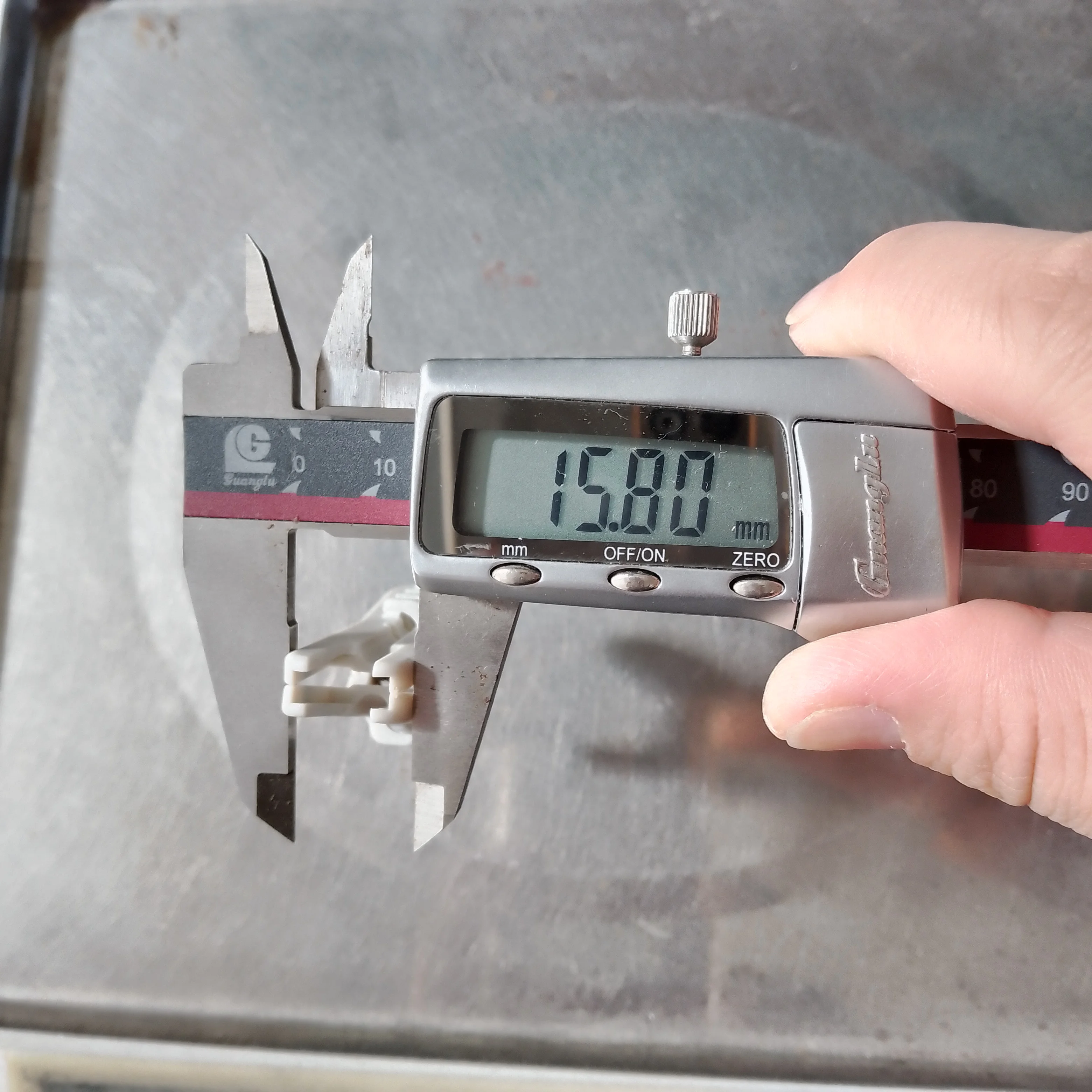 Для зажима для ушей ветеринарного датчика SpO2 обратите внимание только на