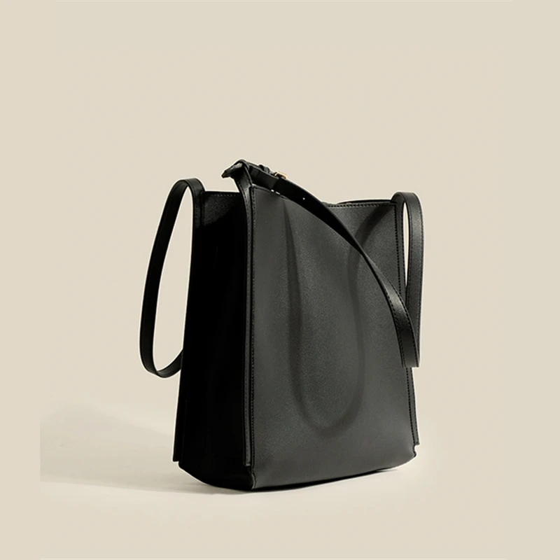 Large Capacity Women's Bag 2022 Spring New Trend Messenger Shoulder Bag Commuter Bag High Quality Tote Bag Handbag Bucket Bag