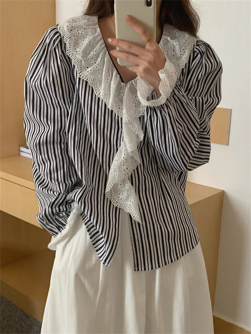 

Женская рубашка с оборками и V-образным вырезом, в полоску