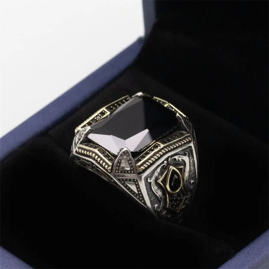 Оригинальное мужское кольцо с черным кубическим цирконием в турецком стиле