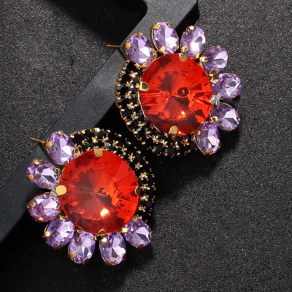 Огромные круглые серьги-гвоздики в виде искусственных камней