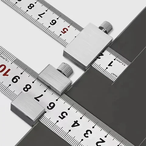 Стальная линейка для деревообработки с позиционирующим блоком — фото устройства