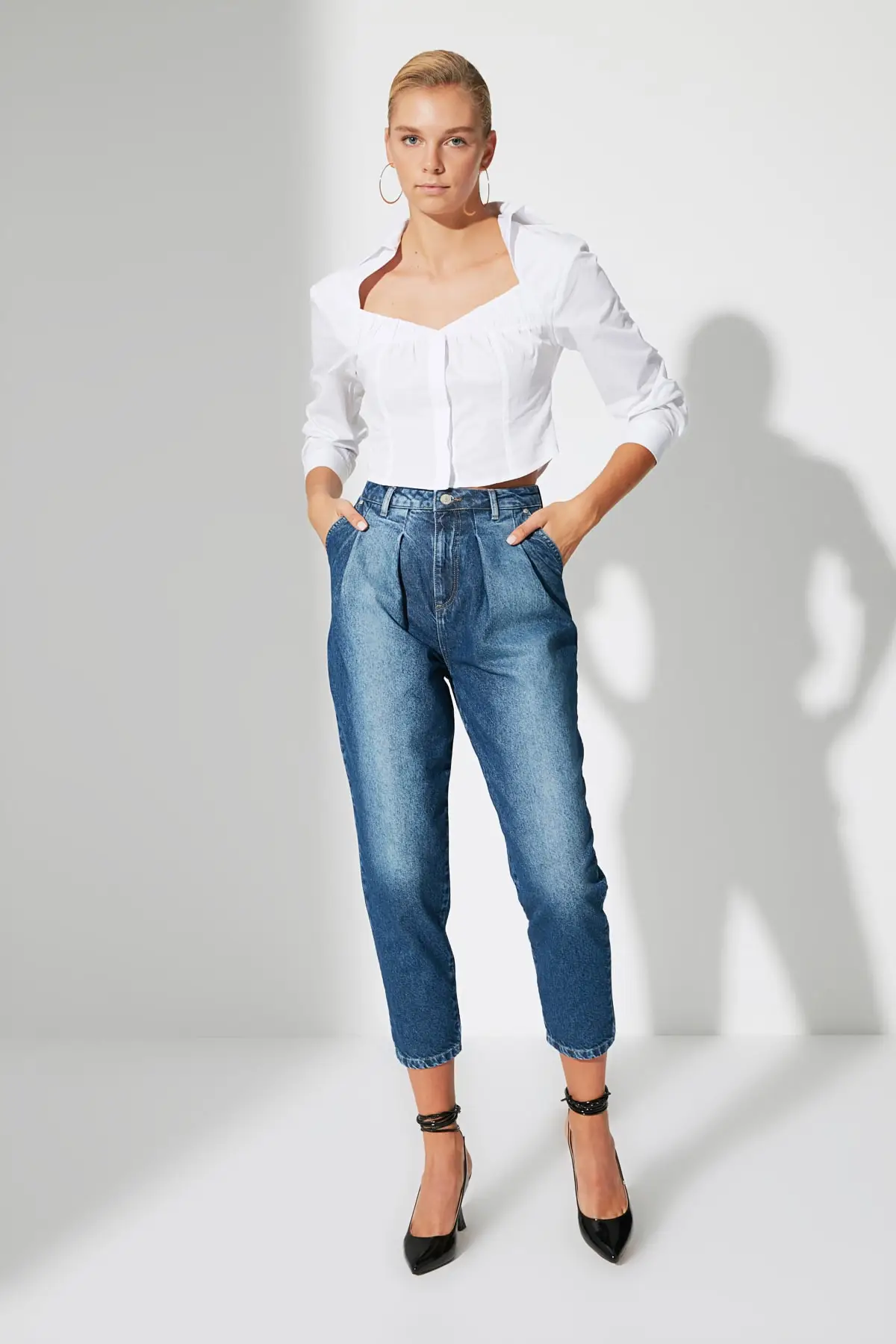 

Trendyol Pleated High Waist Mom Jeans TWOAW22JE0267