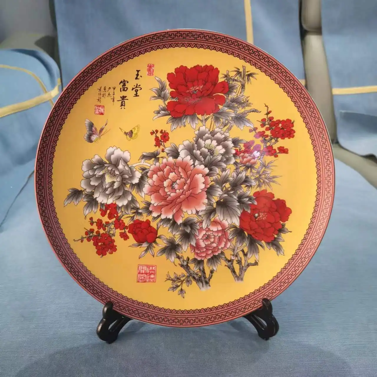 

Цветочная тарелка с отметкой QianLong, изысканный розовый фарфор, ручная роспись цветов пиона, изысканный