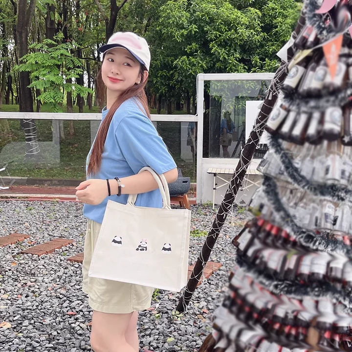 Женская сумка с черным котом холщовая для покупок модная нейтральная через плечо