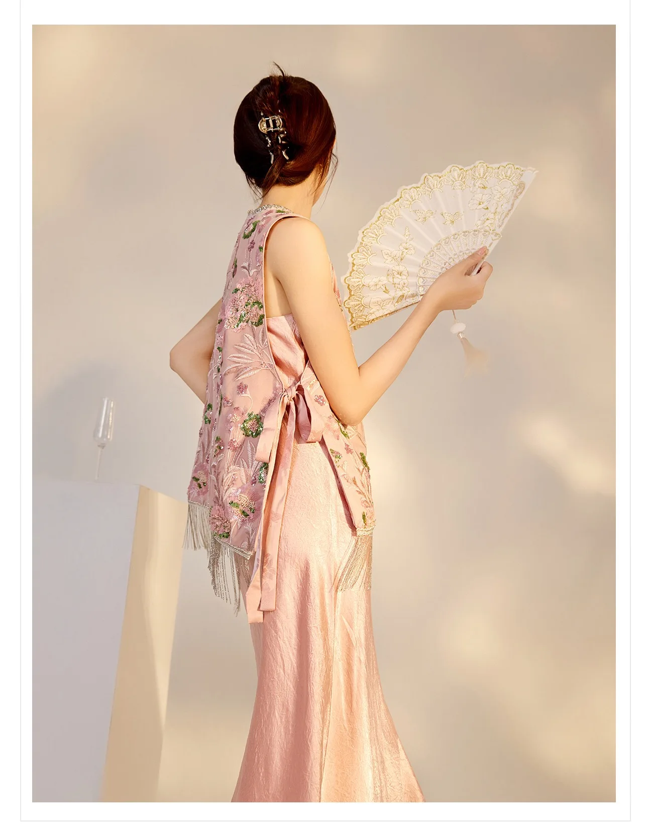 Роскошный женский жилет ручной работы с бисером