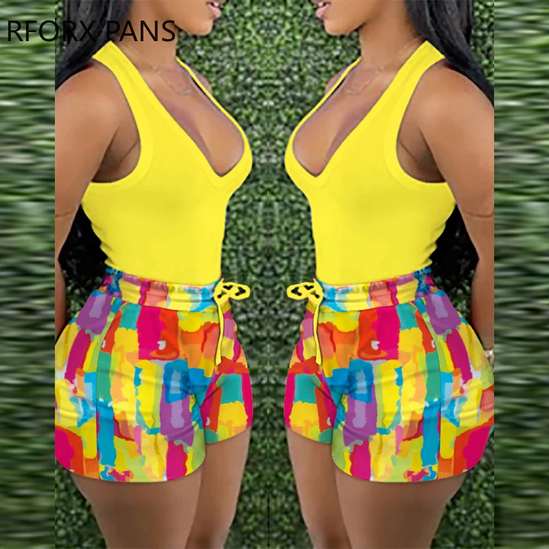 

Женский шикарный укороченный топ на бретельках с глубоким V-образным вырезом и пикантный короткий мини-комплект со сплошным топом с принтом