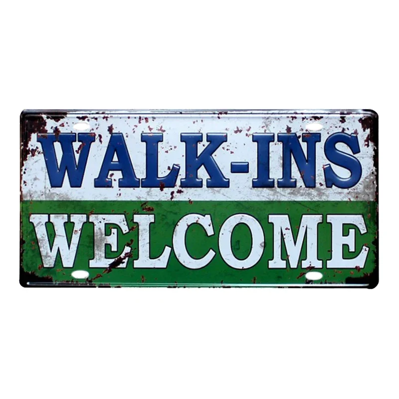 Металлическая табличка с номером автомобиля