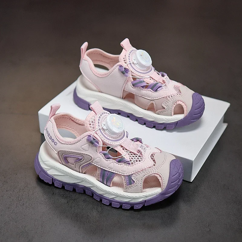 Letnie nowe sandały dziecięce 2024 rozrywka oddychające chłopięce i dziewczęce codzienne sportowe miękka podeszwa buty na plażę