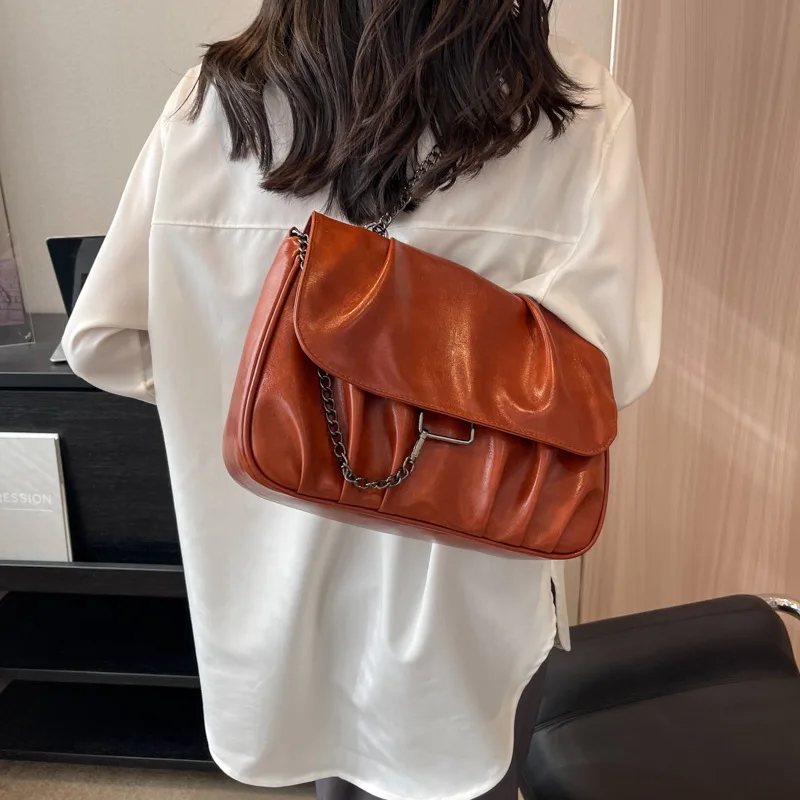 New Leather Retro Fashion Messenger Bag Chain Personalized Trend Pleated Single-shoulder Crossbody Bag Commute Storage Versatile