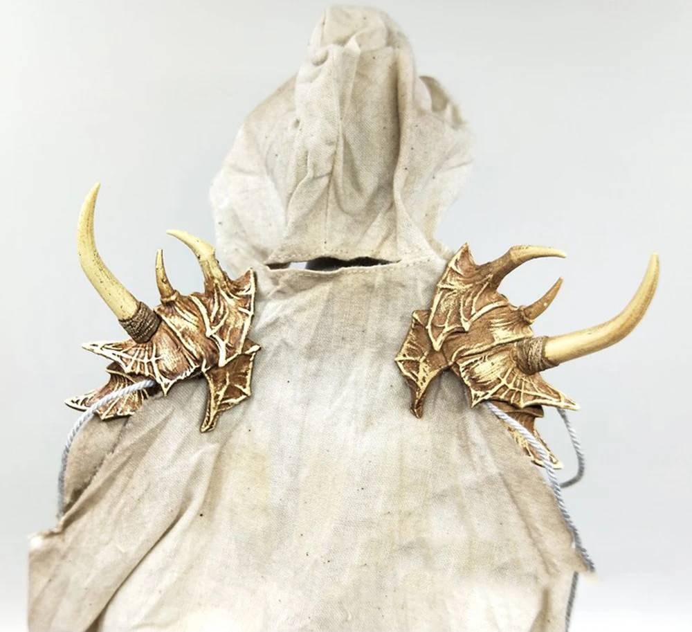 

1/6th POPTOY WH002 Bloody Shaman Aphaia Witch Hunter White Shaman Battle Cloak Platform Model For 12inch Female Body Action Doll