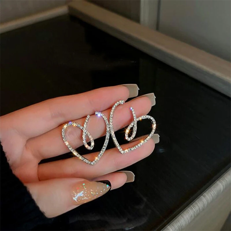 

Изысканные серьги-гвоздики в форме сердца для женщин, сверкающие циркониевые Дизайнерские Большие свадебные серьги, характерные ювелирные изделия для девушек