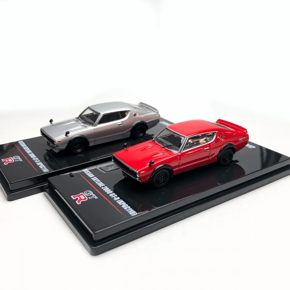 Модель автомобиля из сплава в масштабе 1:64