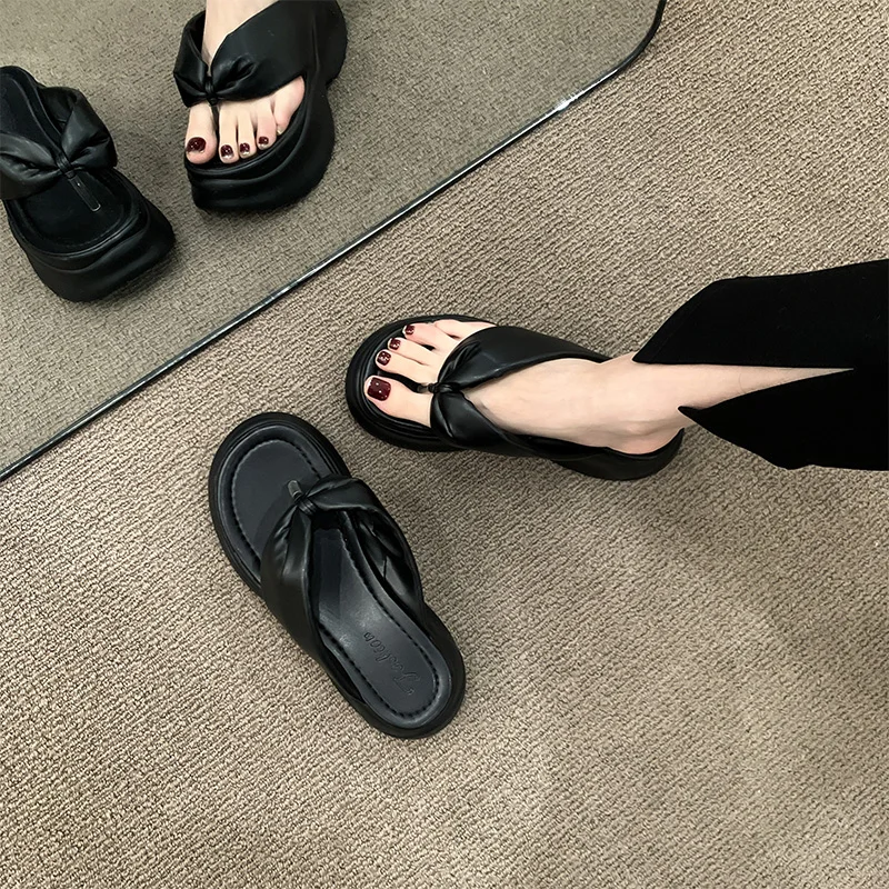 

Rubber Flip Flops Shoes Woman 2023 Slippers Casual Heeled Mules Pantofle Platform Hawaiian Luxury High Flat New Slides PU