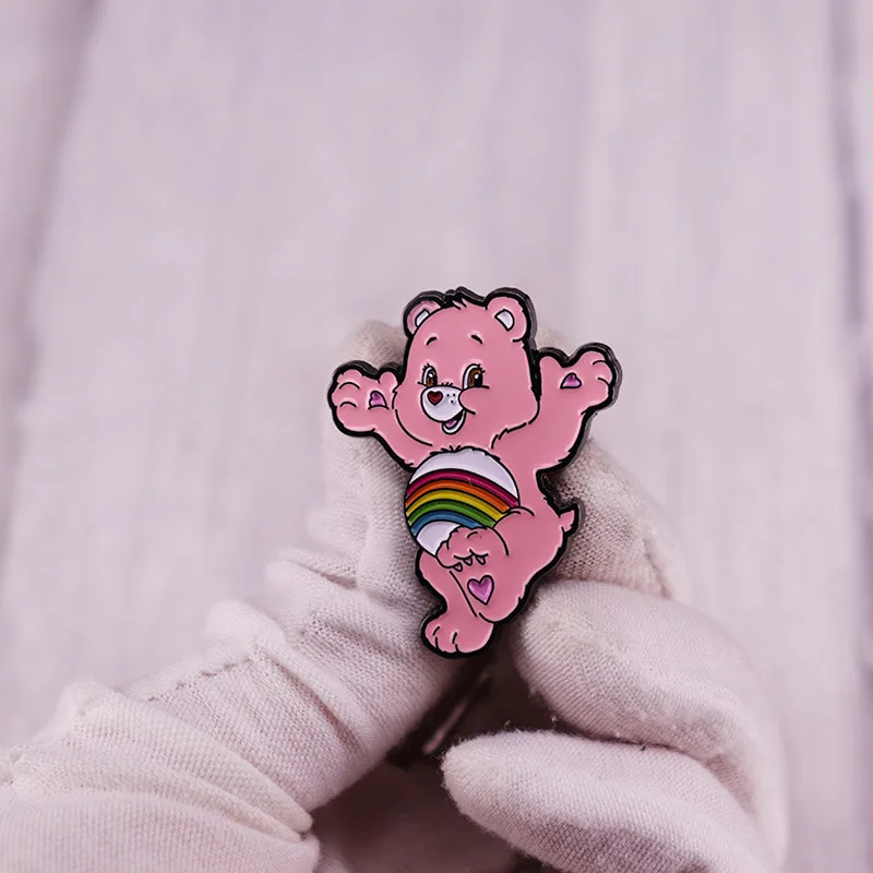 

Модная брошь с мультяшным медведем