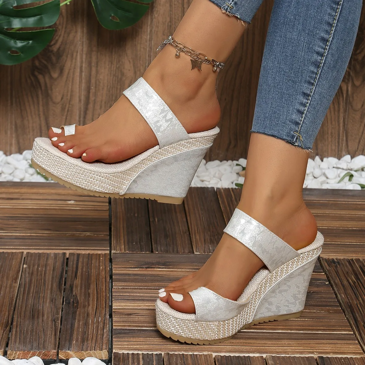 2025 New Sexy Wedge Fashion Slippers Fashionable Casual Round Toe Thick Bottom Shallow Mouth Silver Black High Heel Sandals