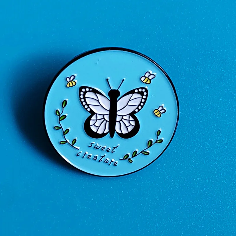 

XM-funny Creative Cute Butterfly Best Friends Brooch Metal Pin Jacket Backpack Fashion Wild Badge Clothing Hat Accessories