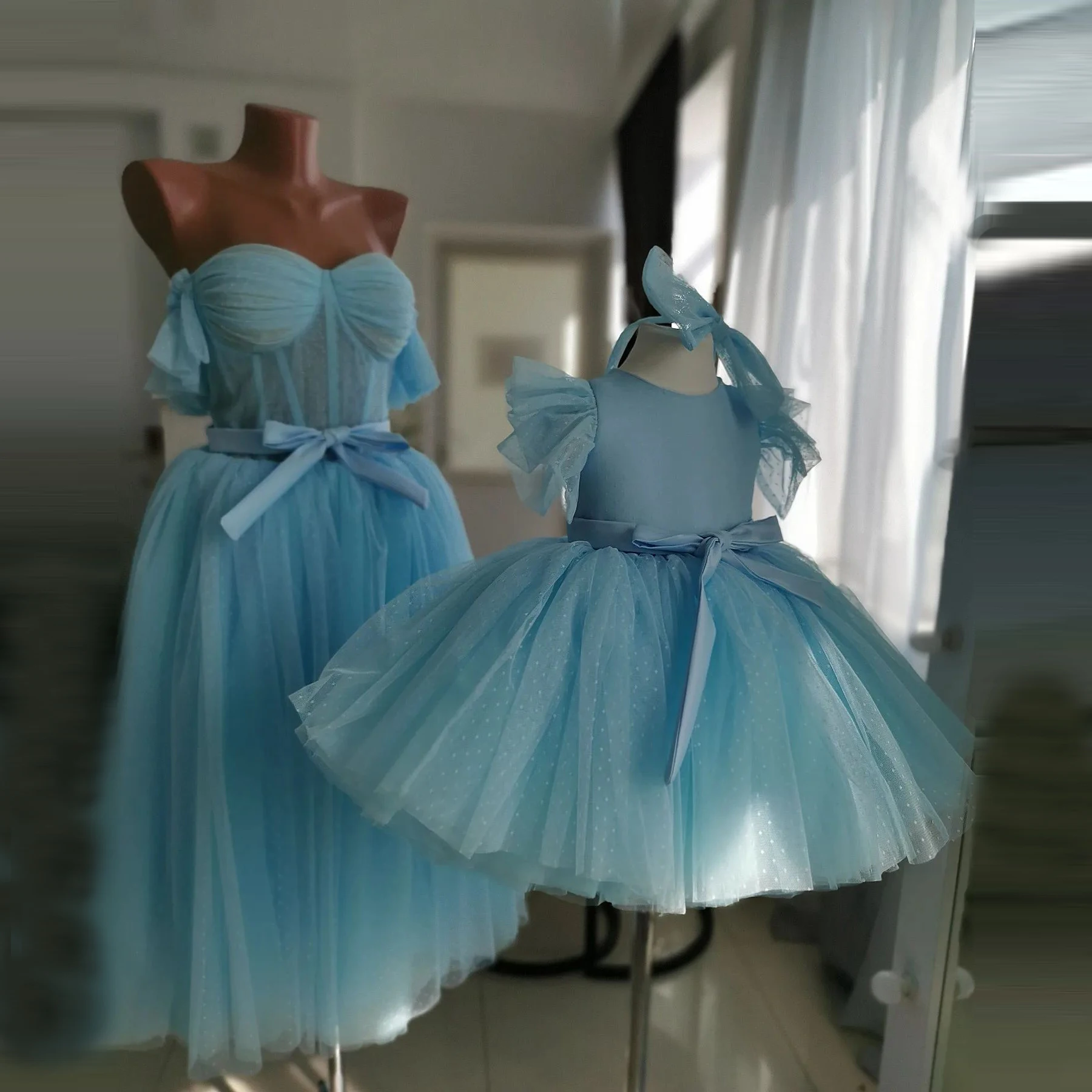 

Elegant Light Sky Blue Tullw Bow Mother And Daughter Evening Dresses Puffy Tutu Kid Birthday Party Mom And Me Dressing Gown