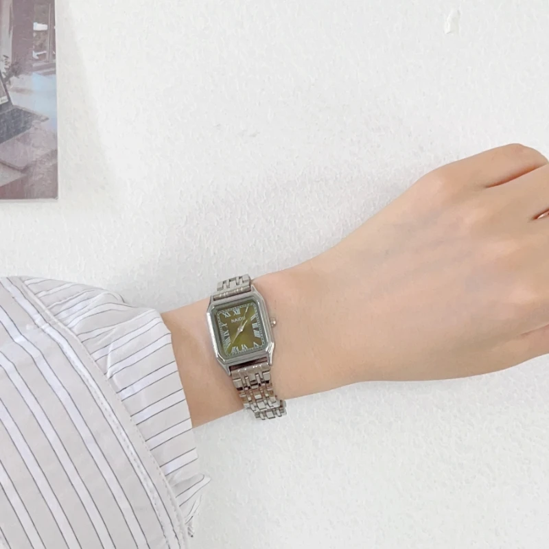 Кварцевые наручные часы