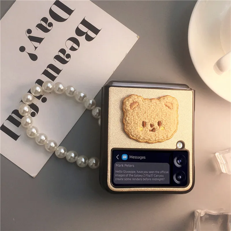 

Pearl Bracelet Chain Cute Bear Phone case For Samsung Galaxy Z Flip 3 Gold Cover