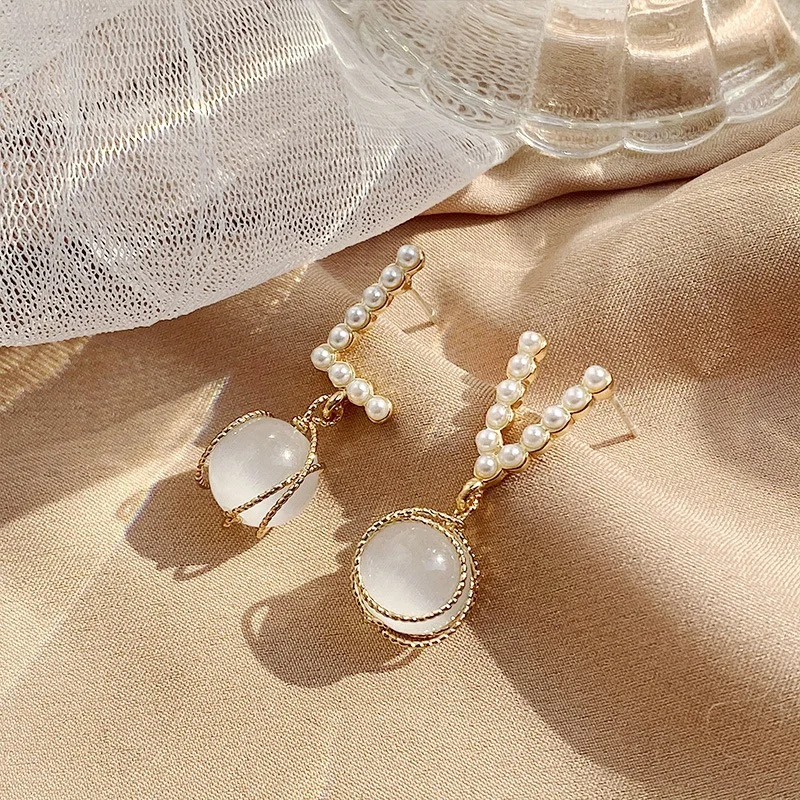 

Fall 2022 Korean Edition Premium Small Fragrance Earrings Simple New Electroplated Alloy Letter Jewelry Earrings Wholesale