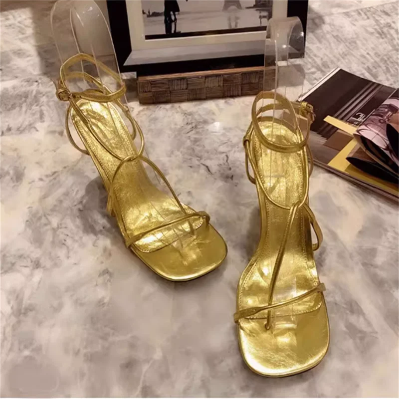 Женские кроссовки с перекрестной шнуровкой износостойкие простые металлические