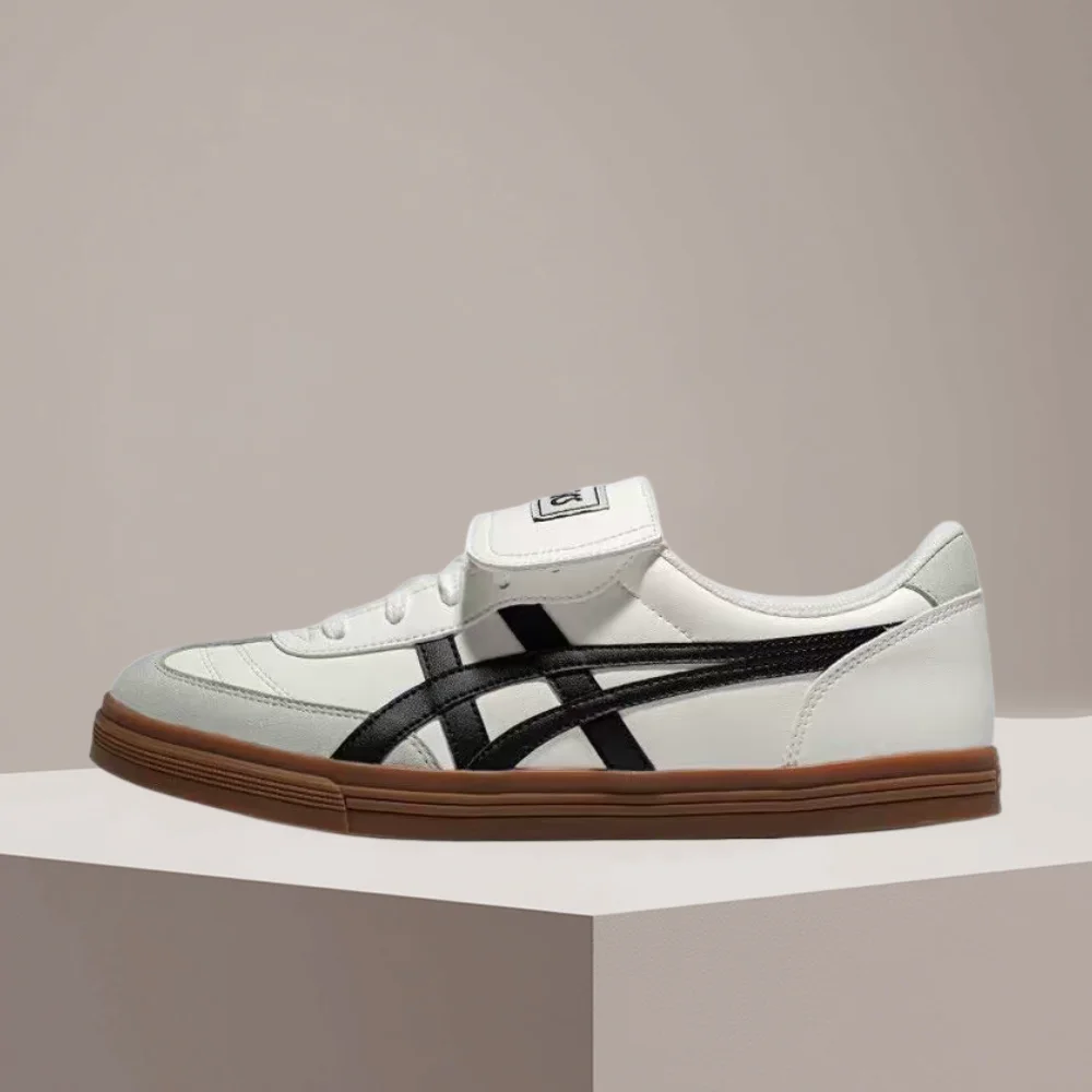 Фото Кроссовки ASICS Aaron 2.0 низкие, белые, удобные, нескользящие, с тонкой подошвой, прочные, унисекс, стильный дизайн, модель 1203A720-100 №1