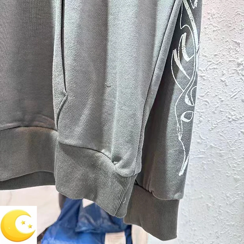 Рисунок 6 - Толстовка с капюшоном и надписью