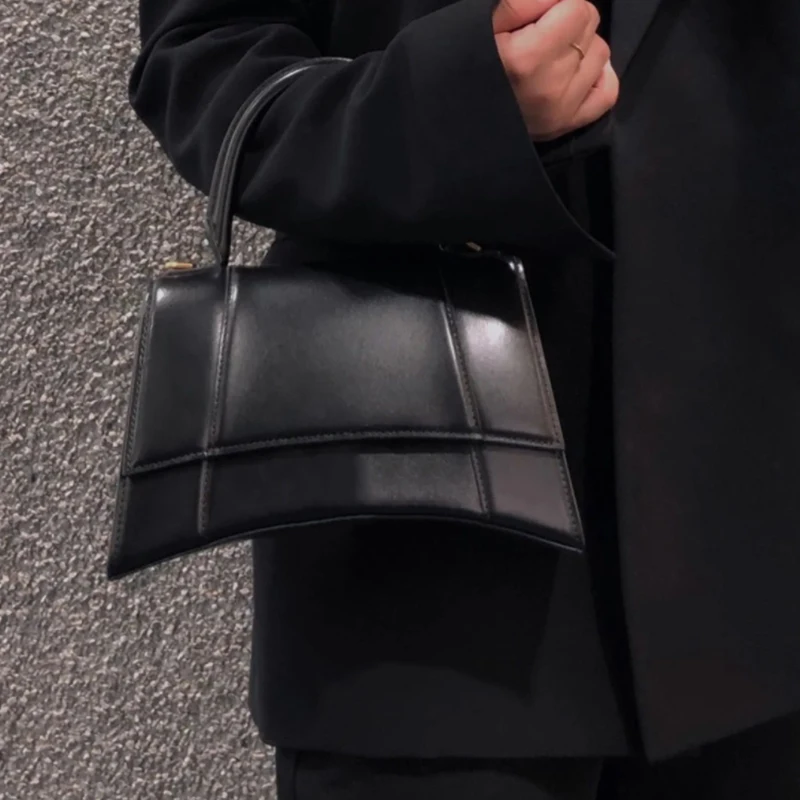

New fashion women's leather one shoulder crossbody bag handbag cowhide half moon bag hourglass small square bag underarm bag